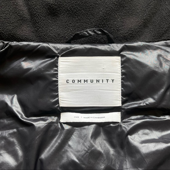 Aritzia Community Down Puffer Vest Glossy Black XXS - Picture 8 of 10